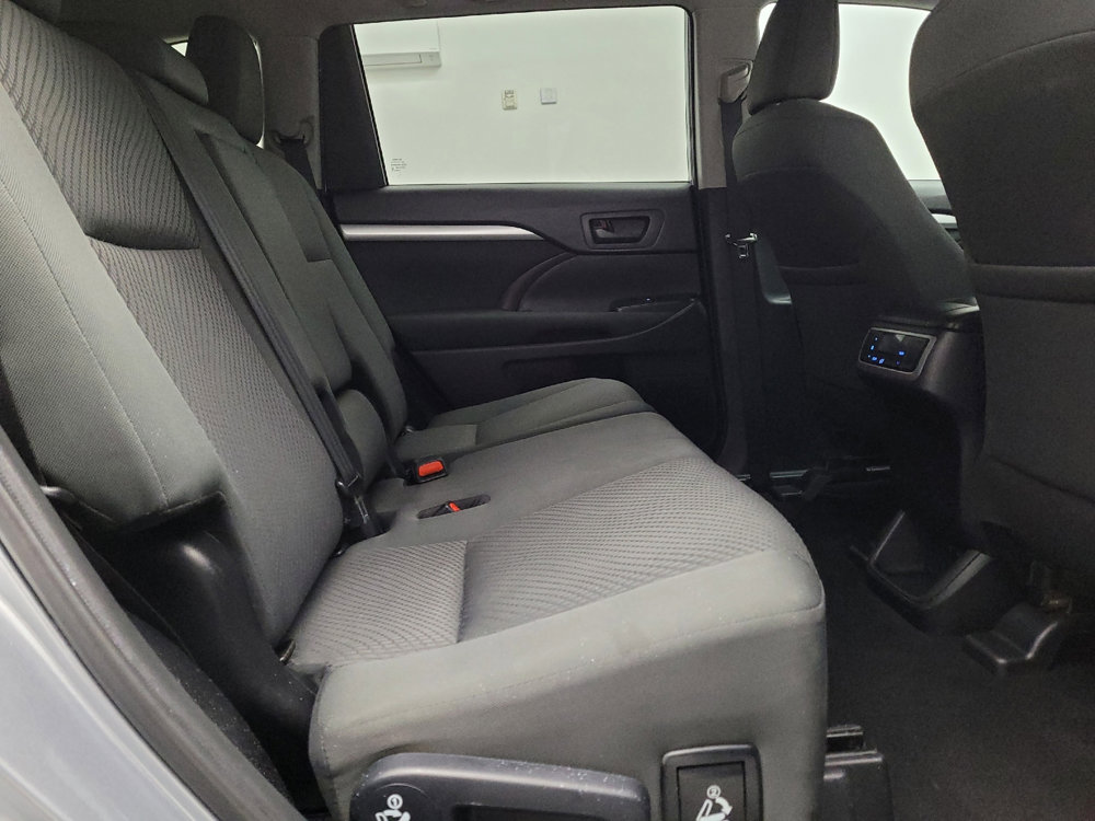 Used 2019 Toyota Highlander LE image 19
