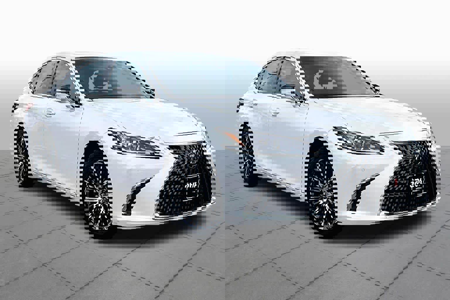 Used 2024 Lexus ES 300h w/ Premium Package image 2