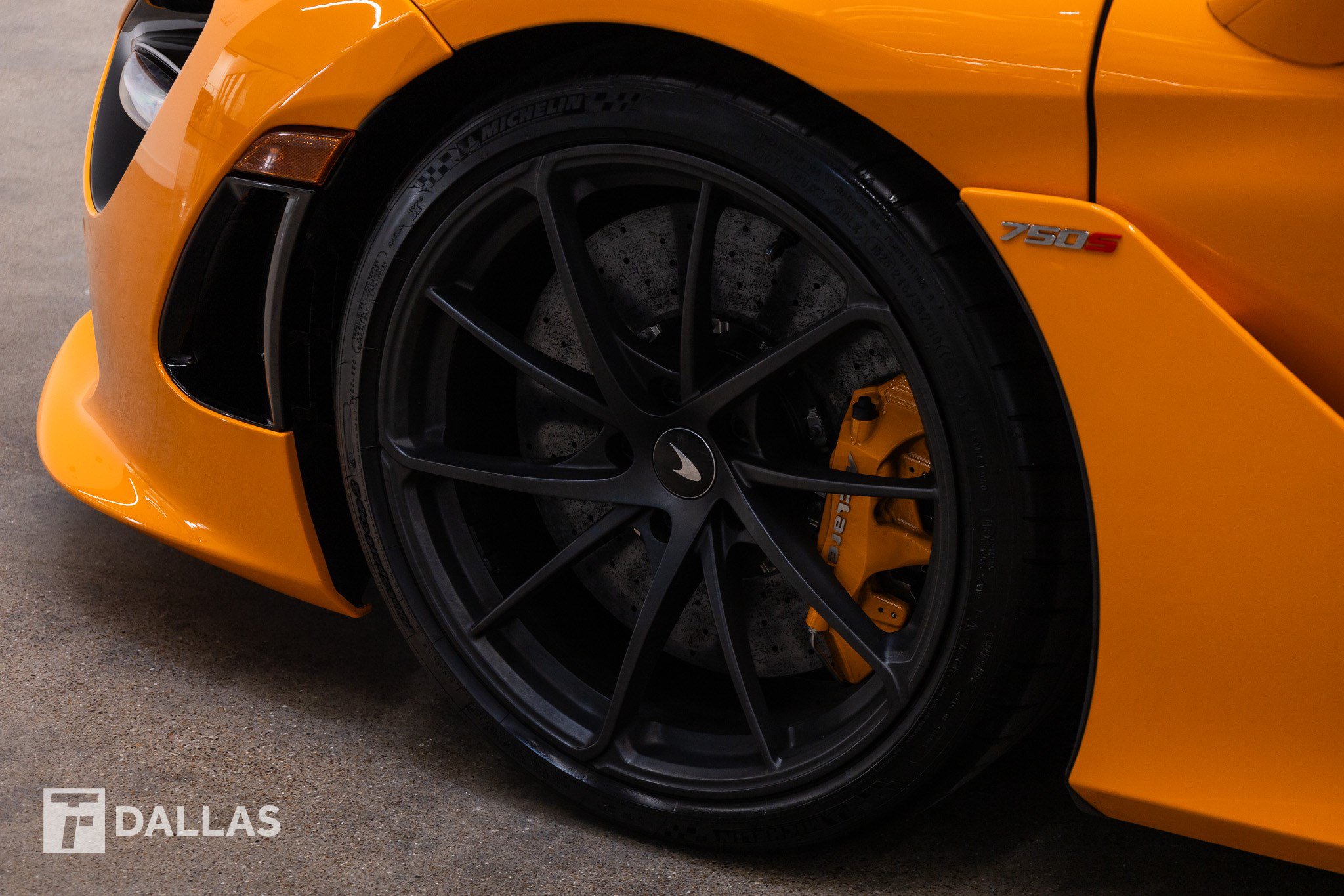 Used 2024 McLaren 750S Spider RWD image 3