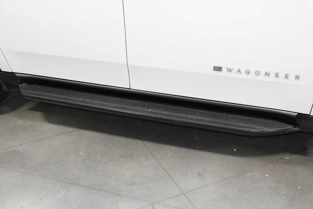 Used 2023 Jeep Wagoneer L Series II image 12