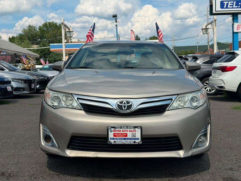 Used 2014 Toyota Camry XLE w/ Leather Package FWD image 11