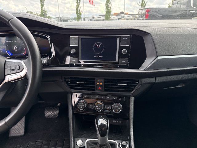 Used 2024 Volkswagen Jetta SE FWD image 21