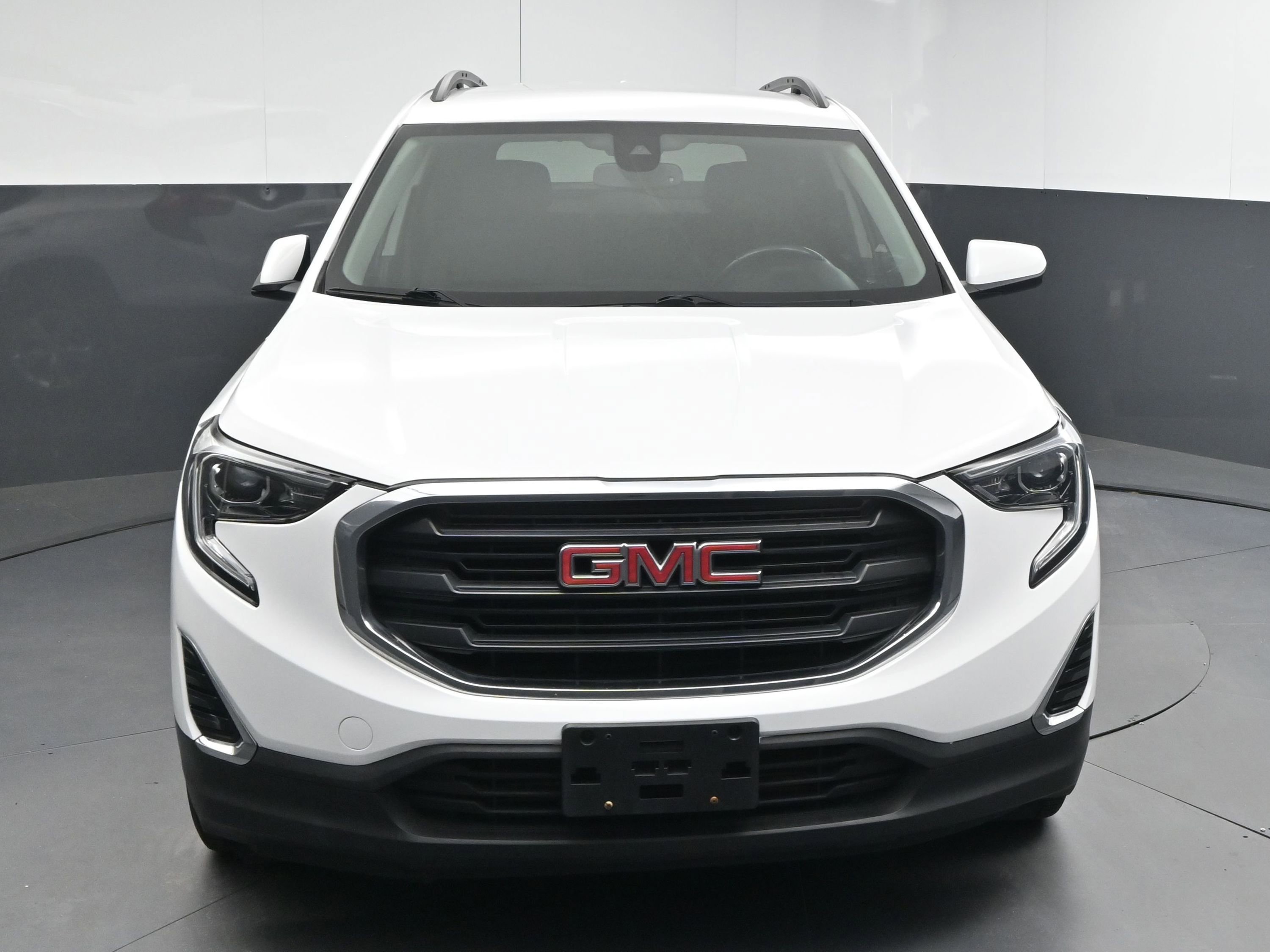 Used 2020 GMC Terrain SLE w/ Driver Convenience Package image 2