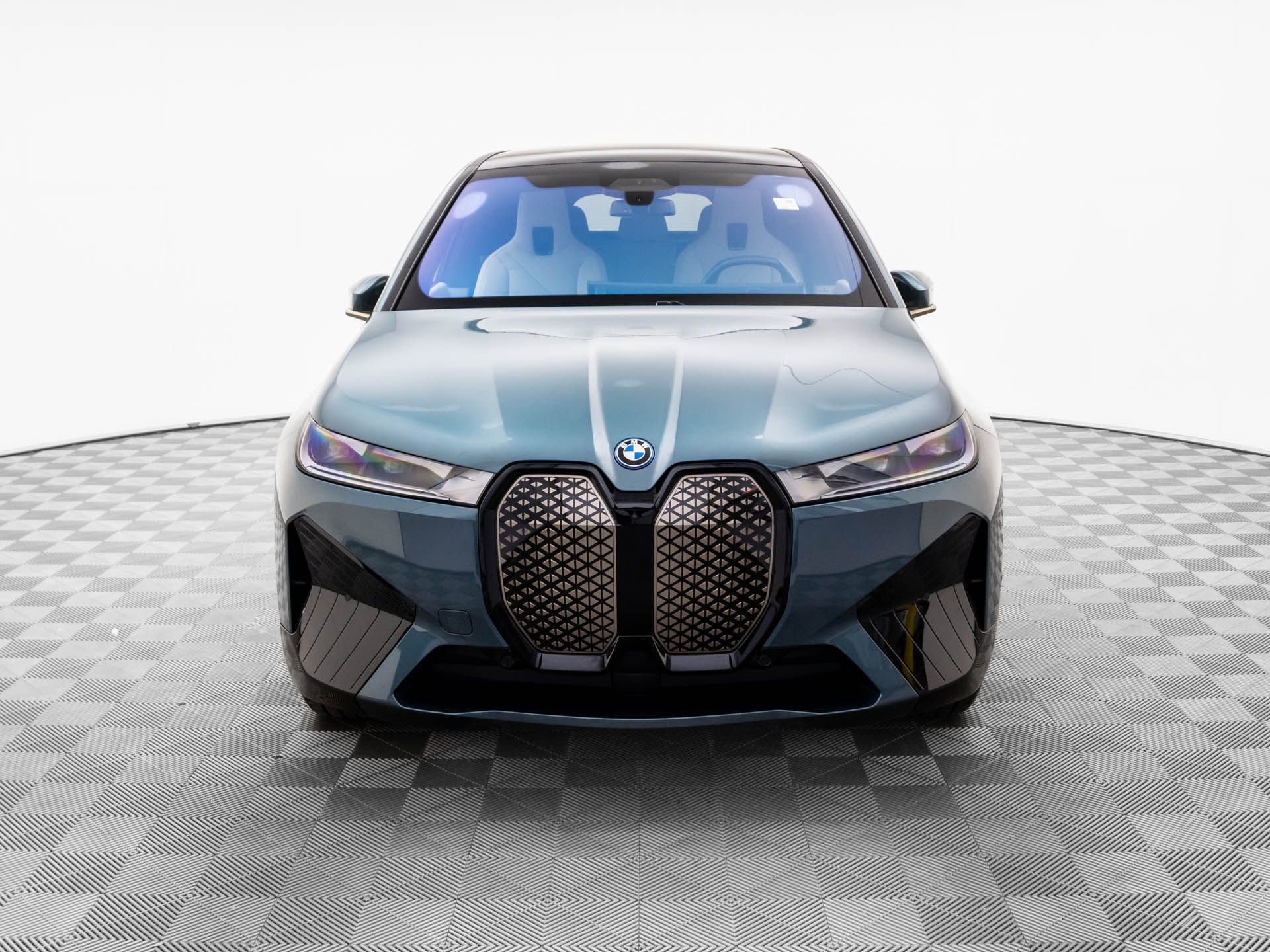 Used 2024 BMW iX xDrive50 w/ Premium Package image 2