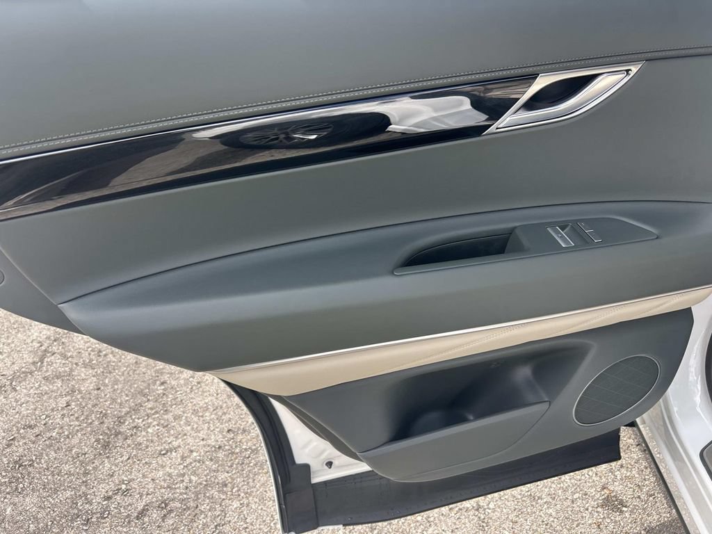New 2026 Genesis GV80 2.5T RWD image 22