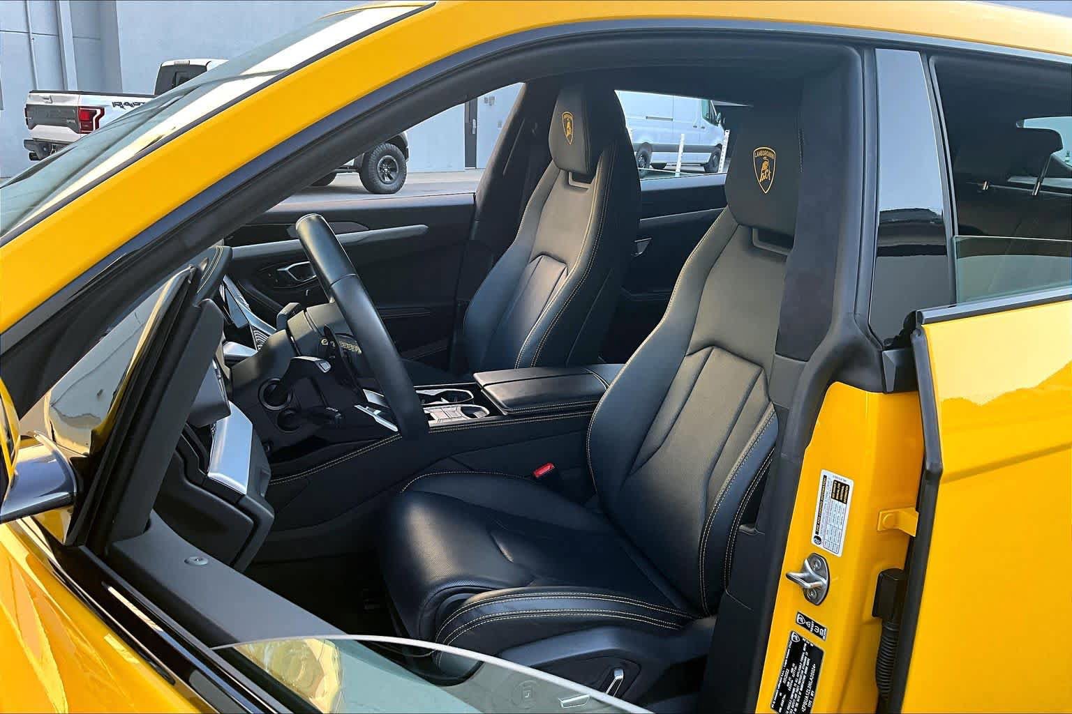 Used 2022 Lamborghini Urus image 8
