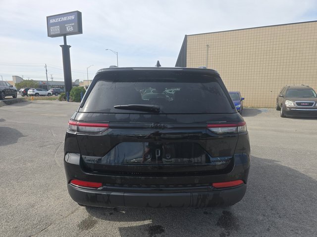 Used 2025 Jeep Grand Cherokee Limited w/ Black Appearance Package image 6