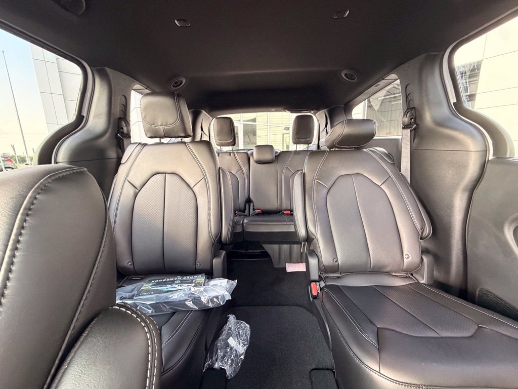 New 2027 Chrysler Pacifica LX FWD image 24