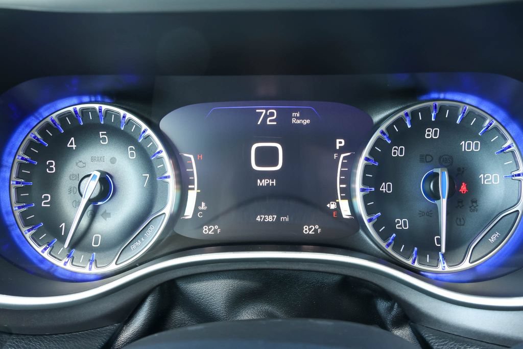 Used 2024 Chrysler Pacifica Touring-L FWD image 24