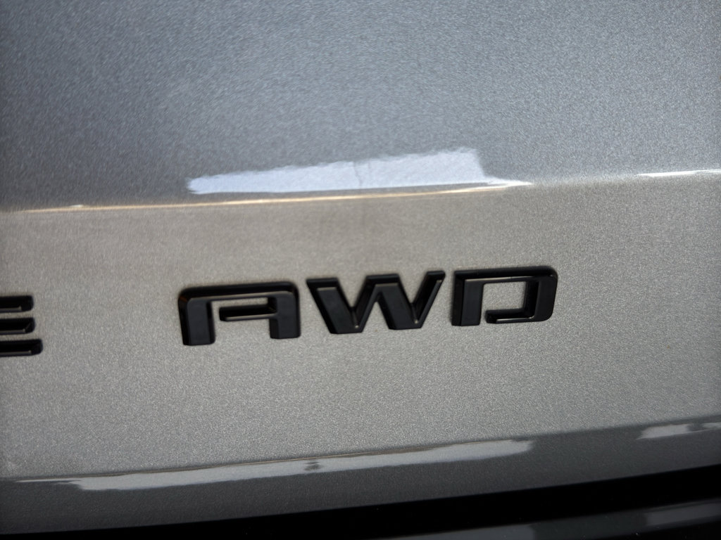 Used 2025 Chevrolet Traverse RS AWD/4WD image 12