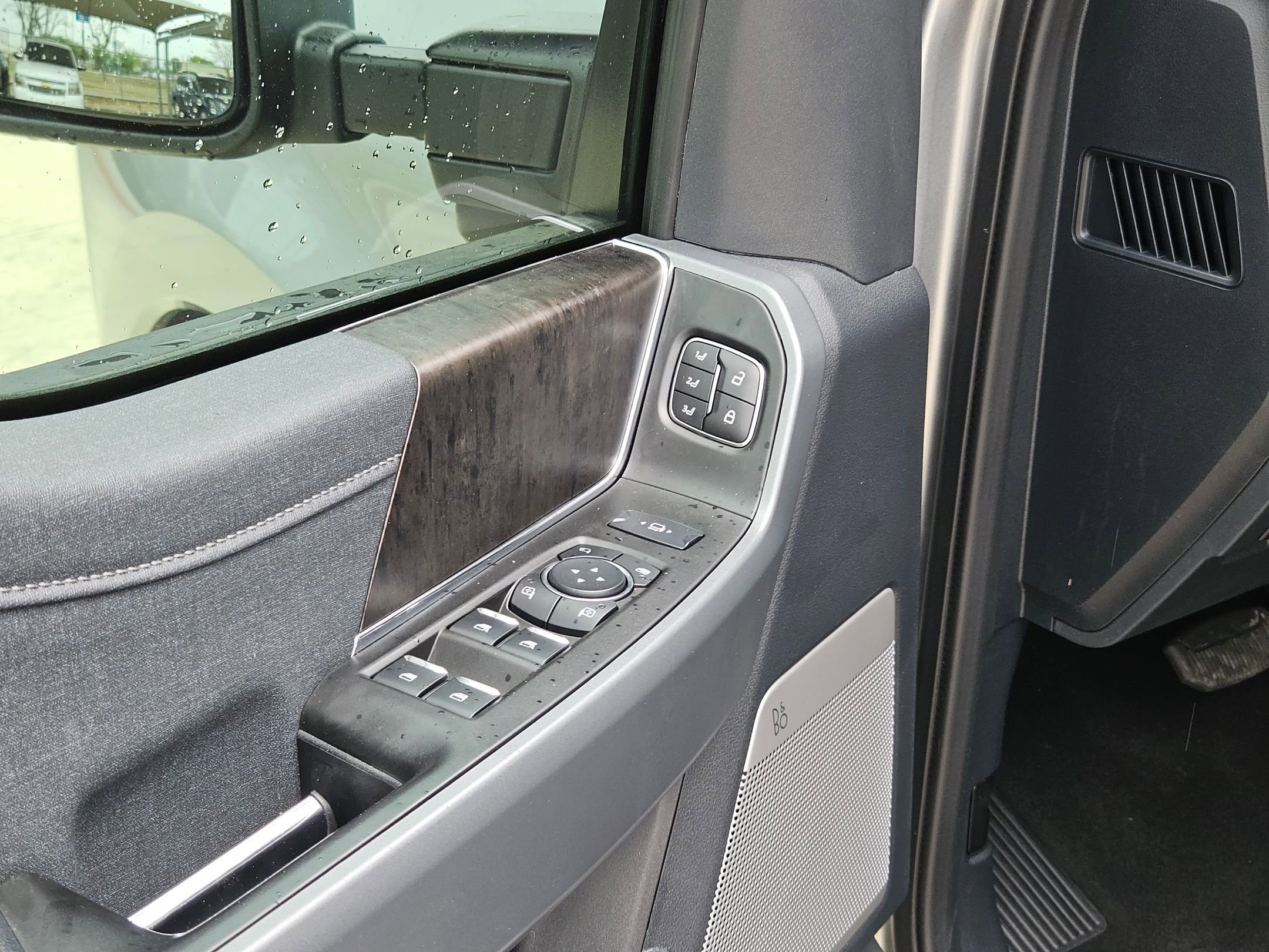 Used 2024 Ford F250 Lariat w/ Black Appearance Package image 12