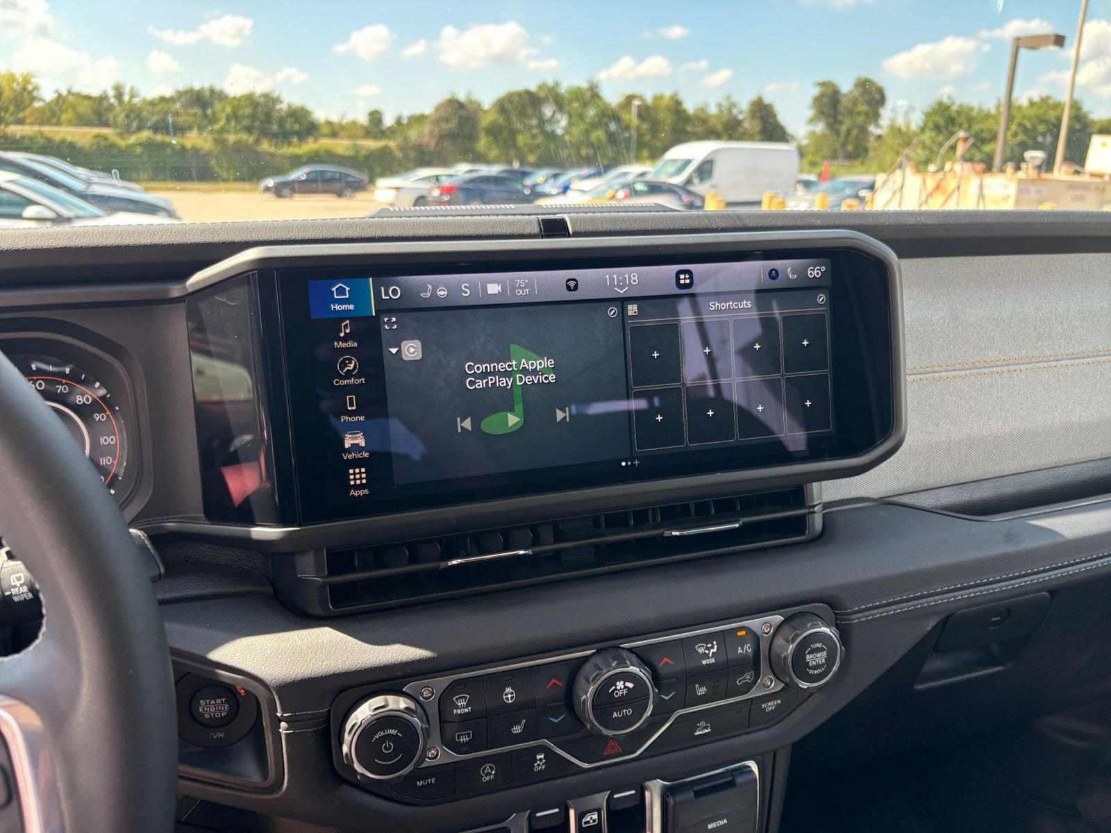 Used 2025 Jeep Wrangler Sahara image 21