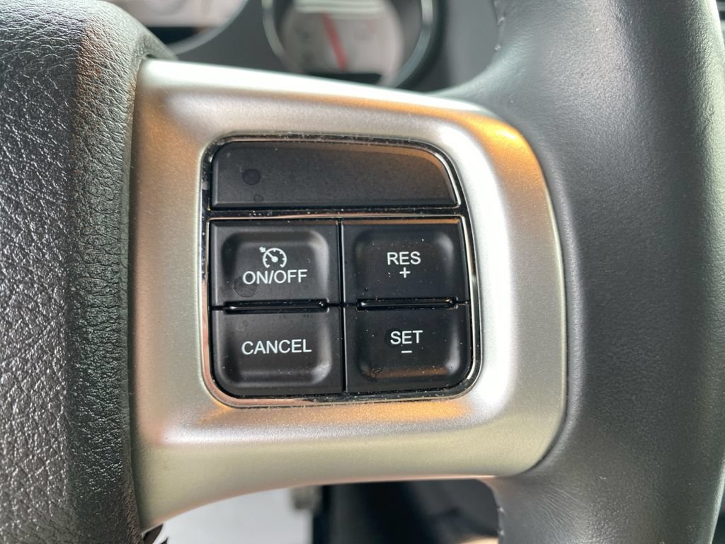 Used 2013 Dodge Challenger R/T RWD image 24