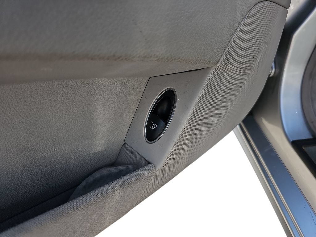 Used 2005 Mercedes-Benz E 320 Sedan image 33