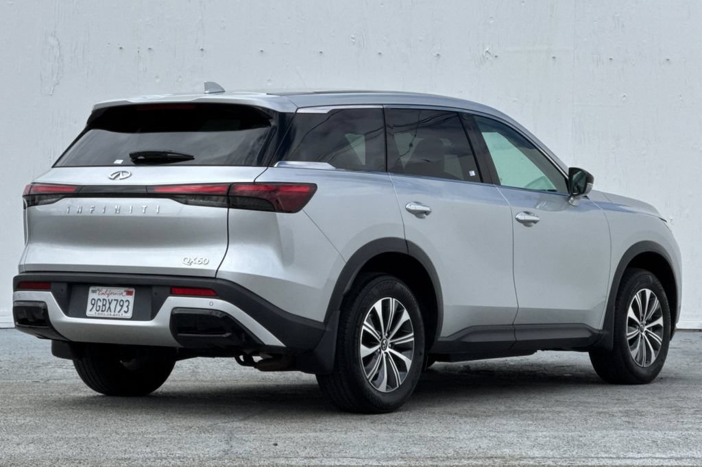 Used 2023 INFINITI QX60 Pure FWD image 3