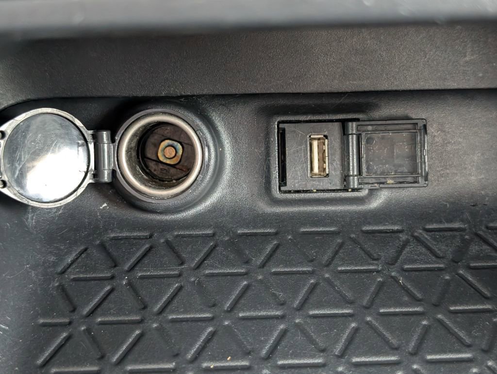 Used 2021 Toyota RAV4 XLE image 19