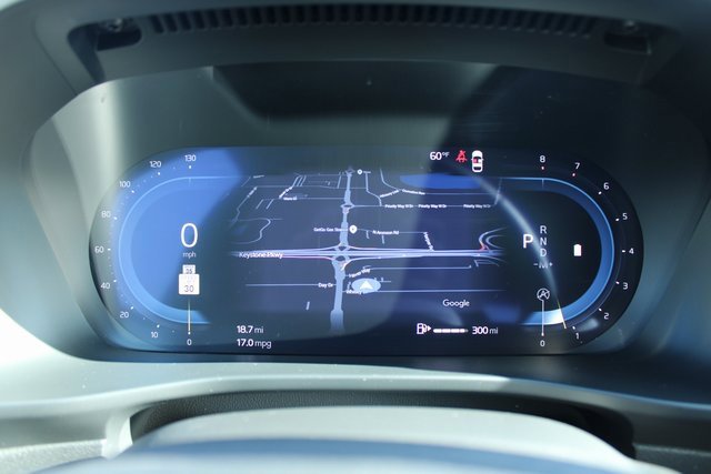 Used 2025 Volvo XC40 B5 Plus image 27