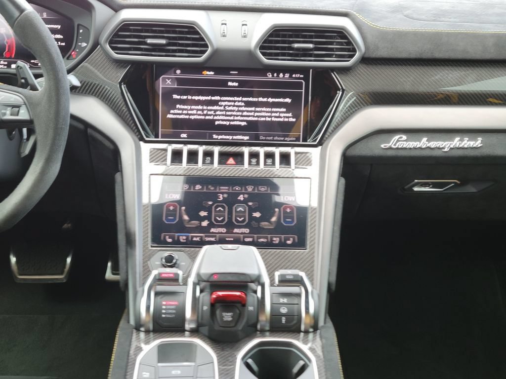 Used 2023 Lamborghini Urus Performante AWD/4WD image 15