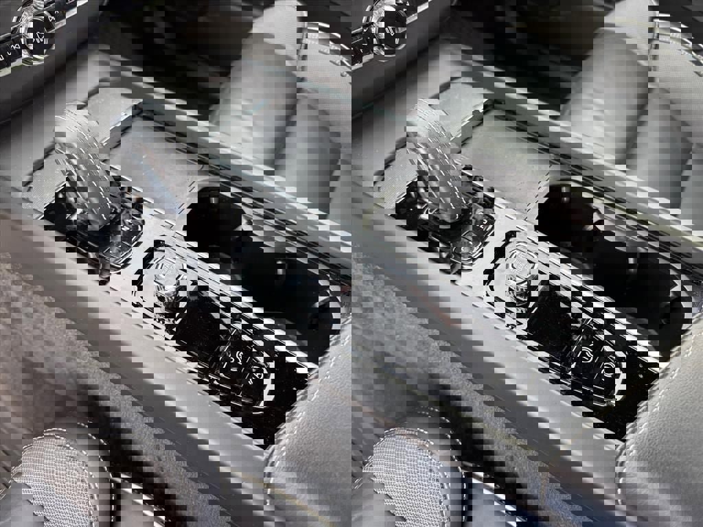 Used 2022 Volvo XC60 T8 R-Design w/ Advanced Package image 20