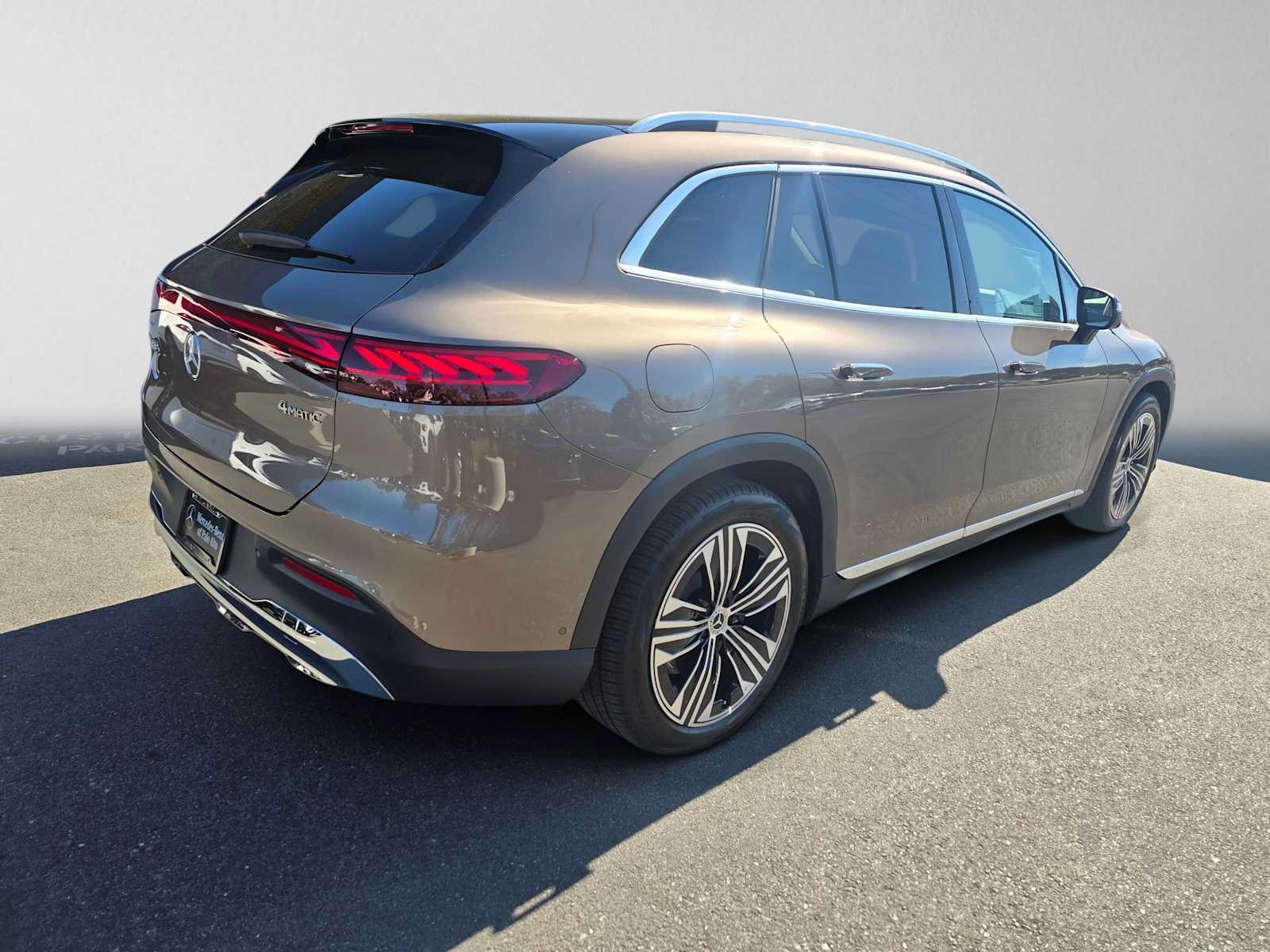 New 2027 Mercedes-Benz EQS 400 4MATIC SUV image 3