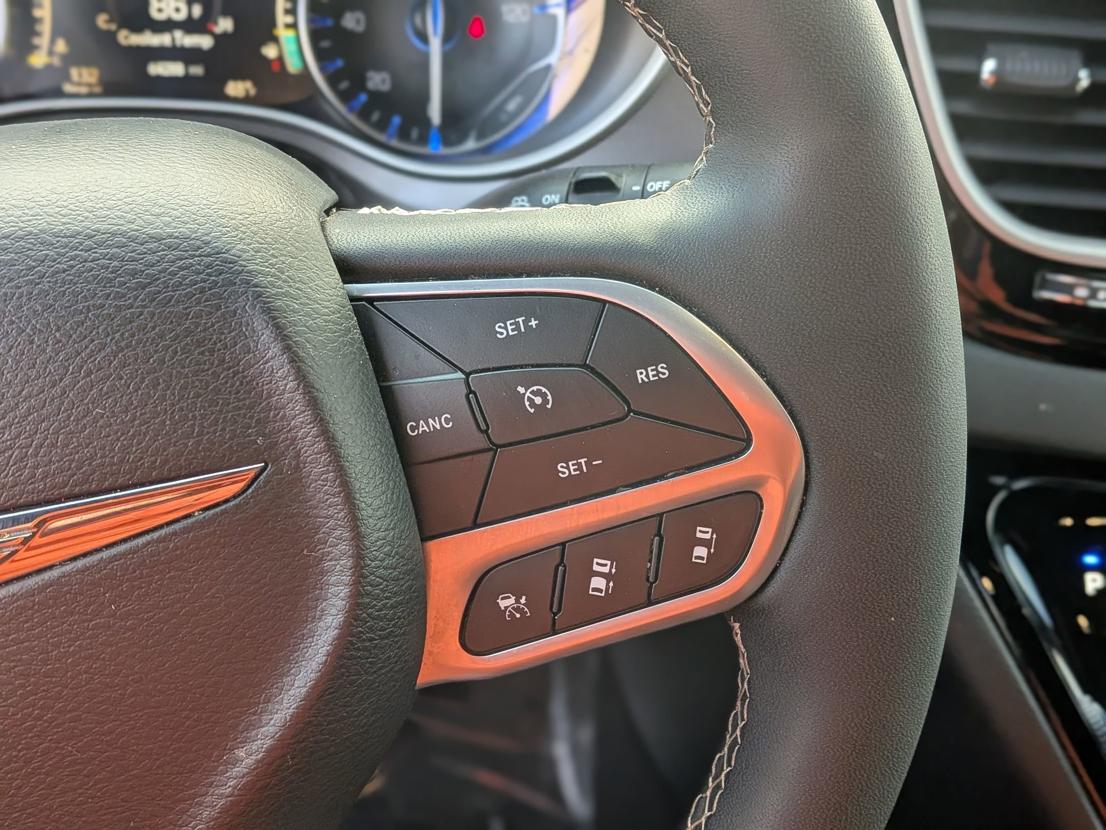 Used 2025 Chrysler Pacifica Select image 23