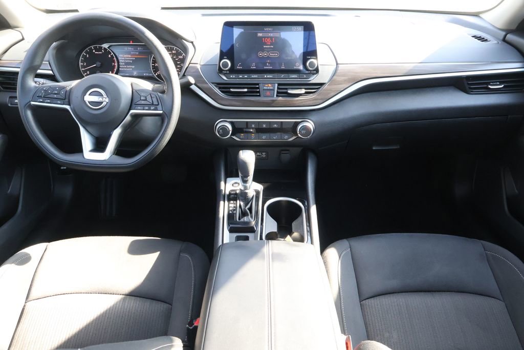 Used 2024 Nissan Altima 2.5 SV image 14