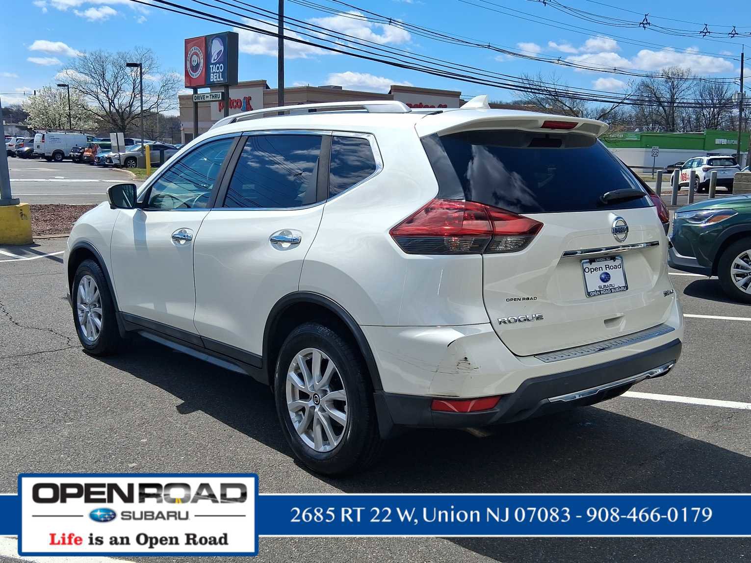 Used 2018 Nissan Rogue SV w/ Sun & Sound Touring Package image 5