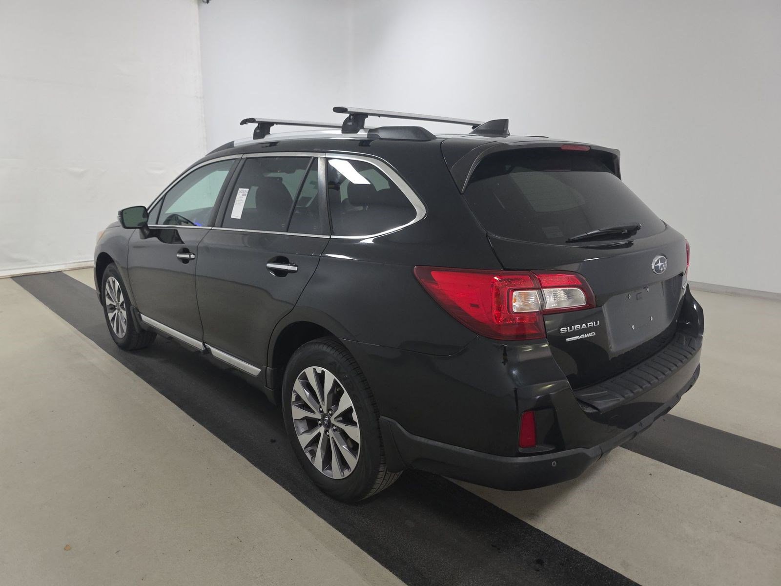 Used 2017 Subaru Outback 2.5i Touring w/ Popular Package #5A AWD/4WD image 8