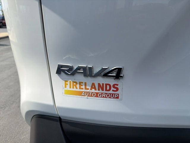 Used 2025 Toyota RAV4 LE AWD/4WD image 10