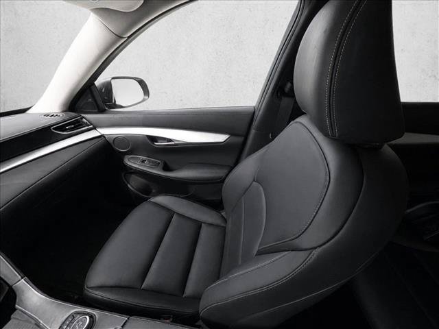 Used 2019 INFINITI QX50 Luxe w/ Navigation Package AWD/4WD image 19
