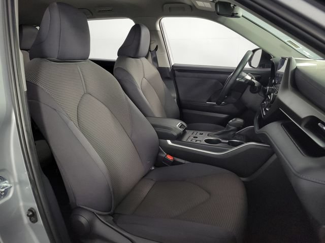Used 2025 Toyota Highlander LE AWD/4WD image 15
