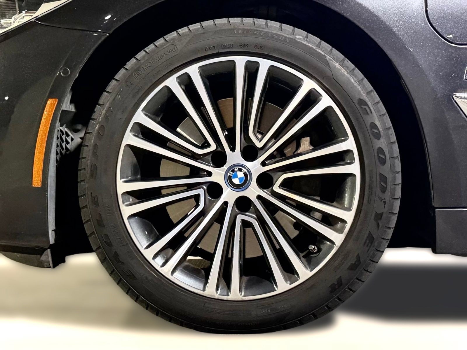 Used 2019 BMW 530e xDrive w/ Executive Package AWD/4WD image 11