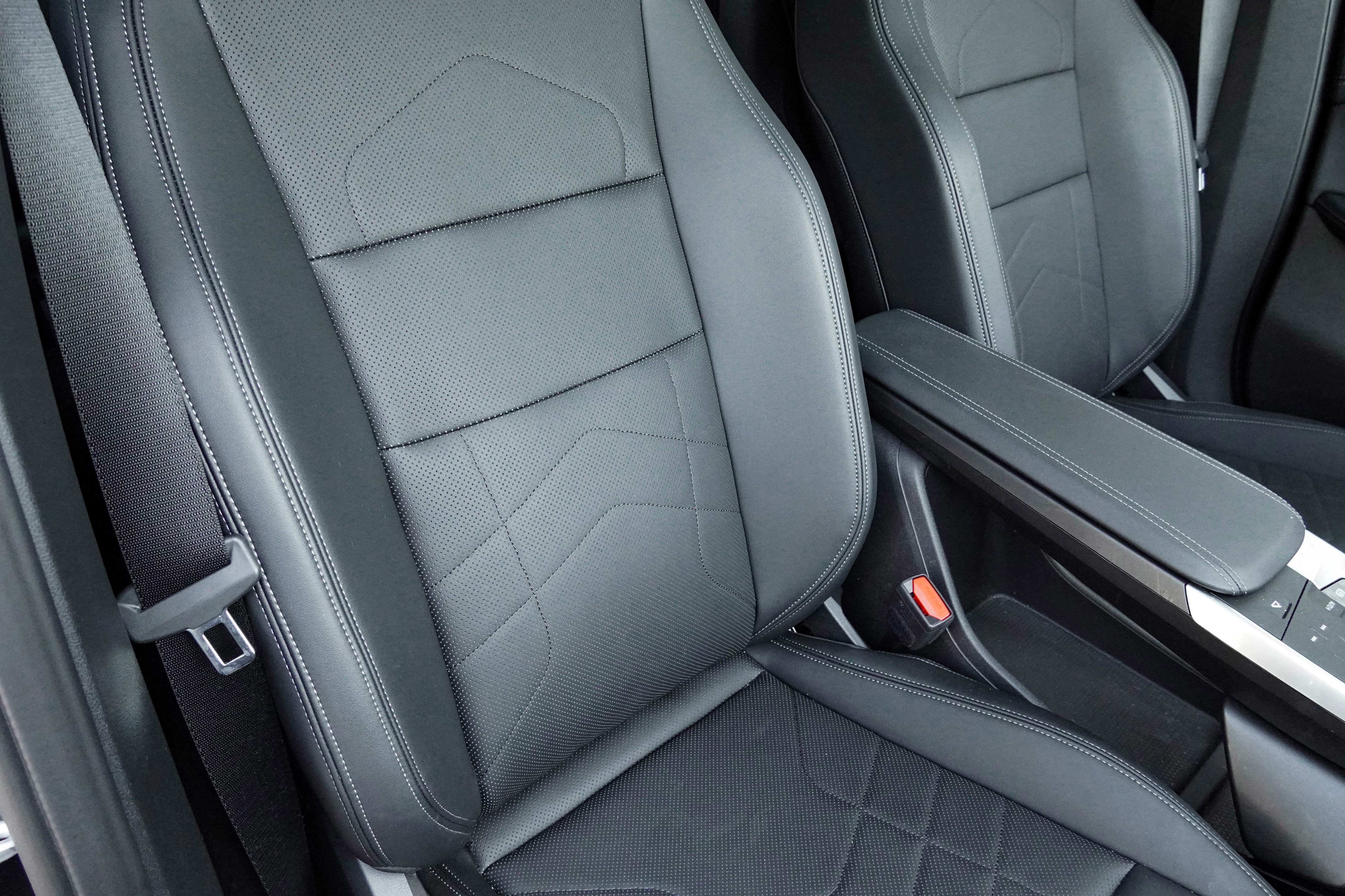 Used 2025 BMW X2 xDrive28i w/ Premium Package image 13