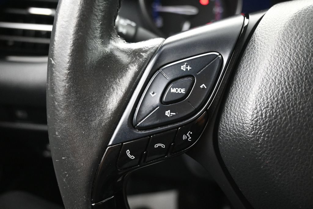 Used 2020 Toyota C-HR XLE FWD image 23