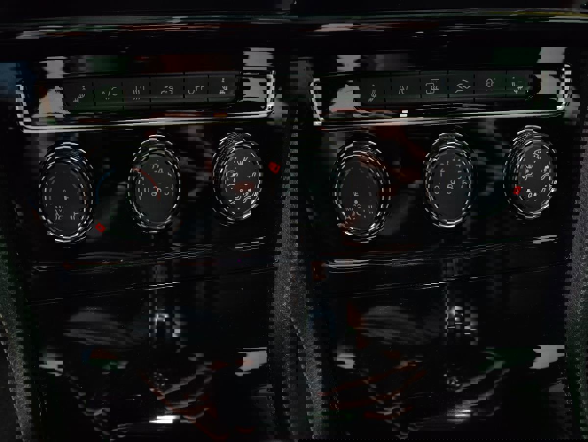 Used 2019 Volkswagen GTI SE w/ SE Experience Package image 29