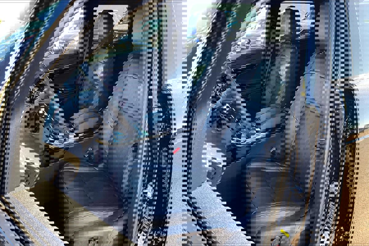 Used 2023 Land Rover Range Rover Evoque R-Dynamic S image 21