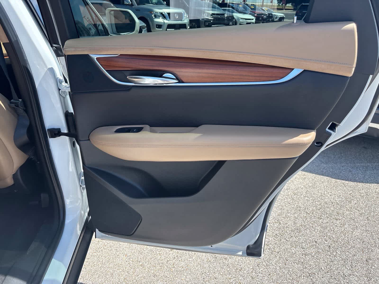 Used 2019 Cadillac XT5 Platinum AWD/4WD image 11