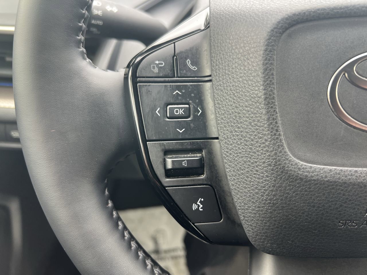Used 2024 Toyota Prius XLE FWD image 19