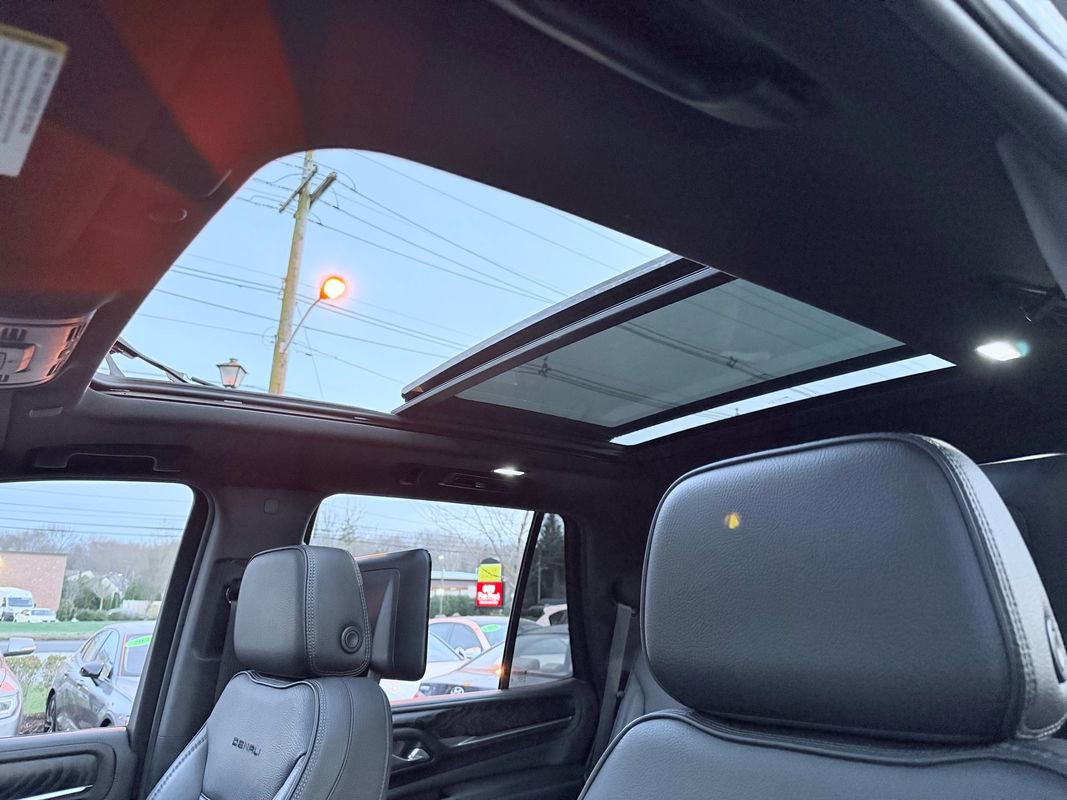 Used 2021 GMC Yukon Denali w/ Denali Premium Package image 16