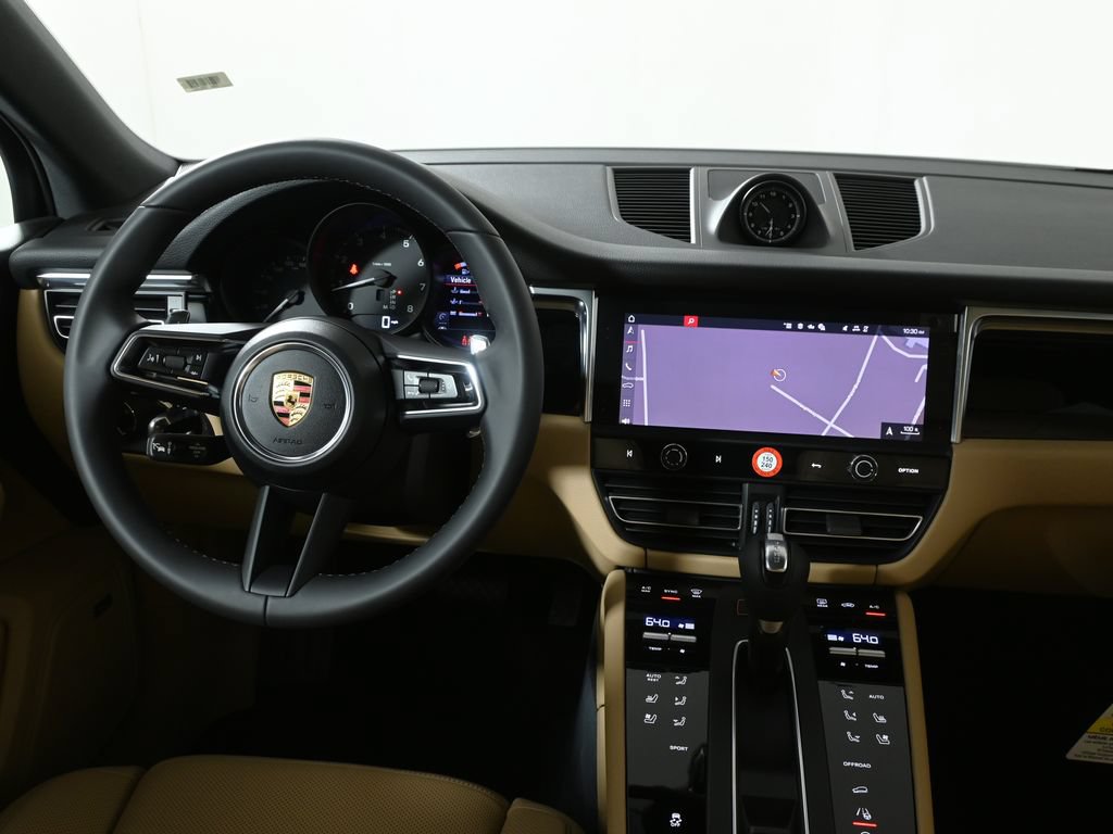 Used 2026 Porsche Macan AWD/4WD image 17