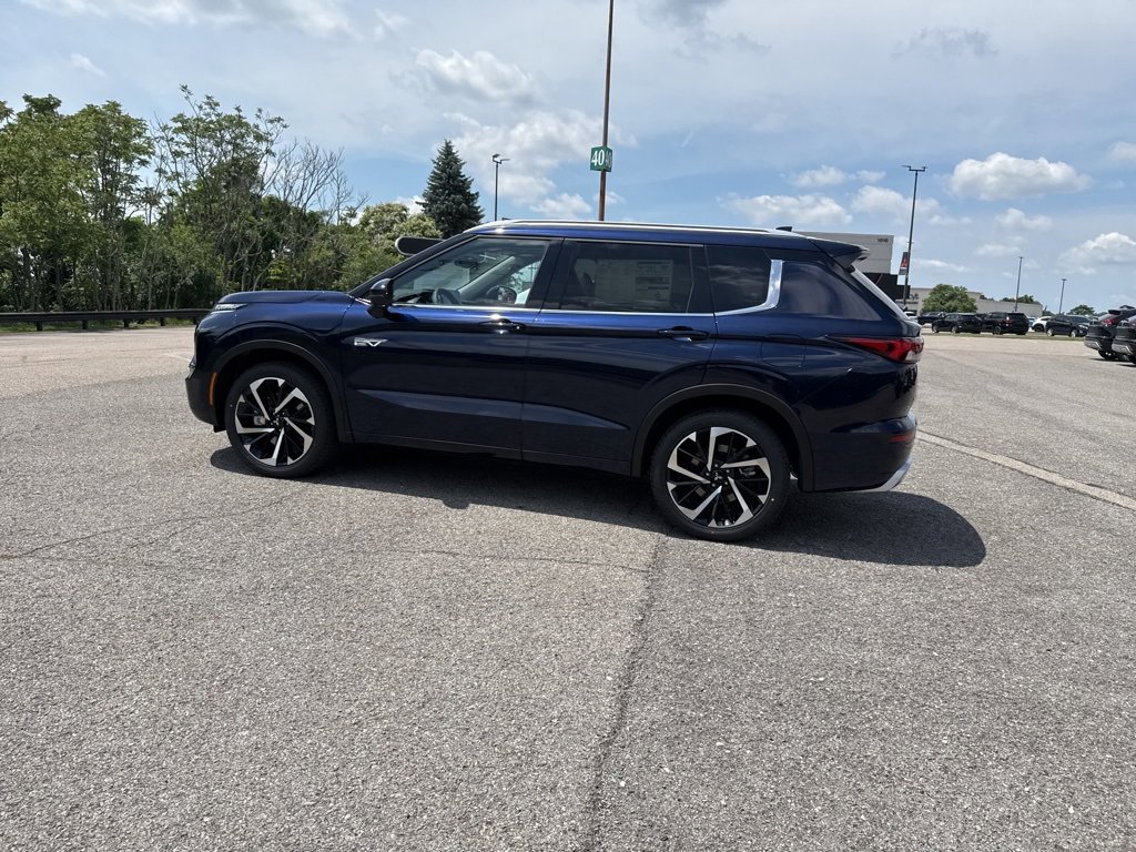 New 2025 Mitsubishi Outlander SEL image 11