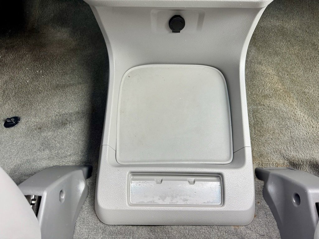 Used 2017 Toyota Sienna L image 32