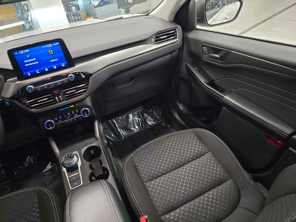 Used 2024 Ford Escape Active AWD/4WD image 32