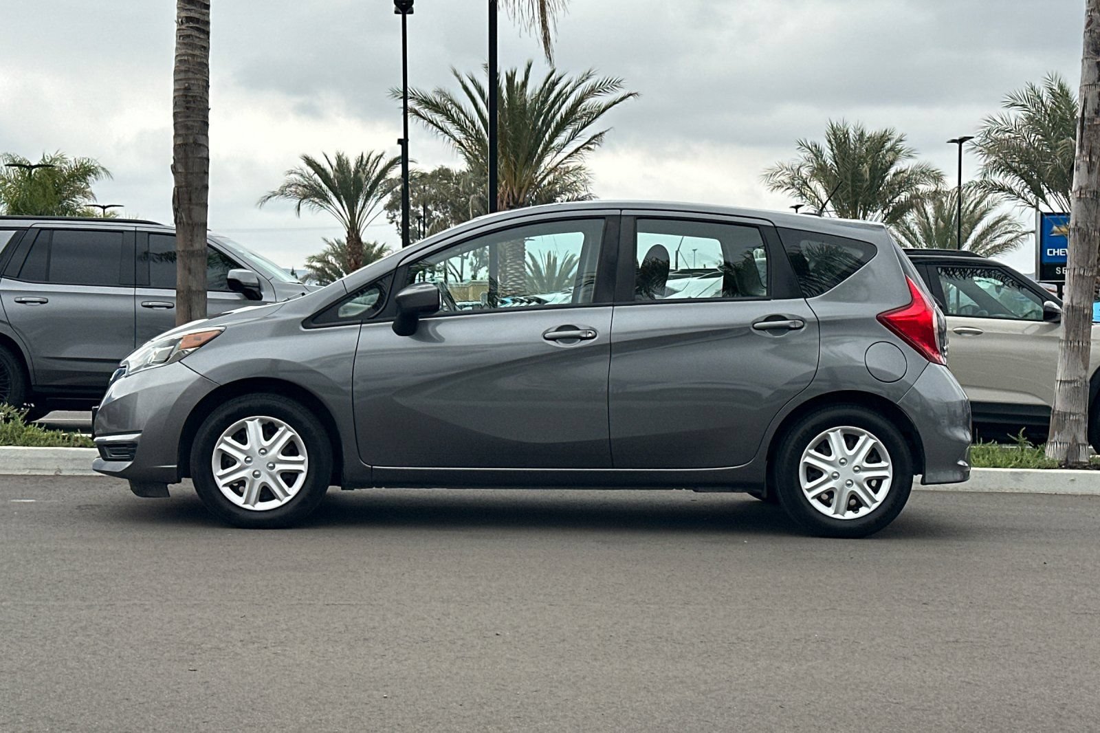 Used 2018 Nissan Versa Note SV FWD image 7