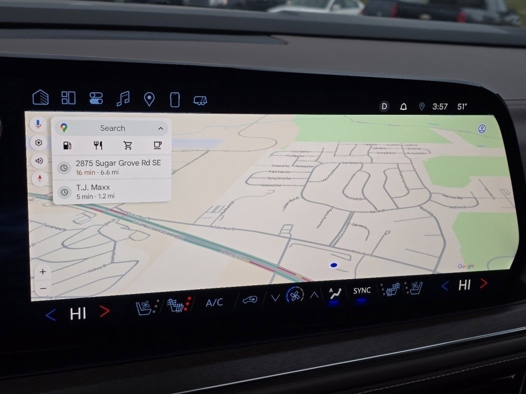 Used 2025 Chevrolet Suburban High Country image 3