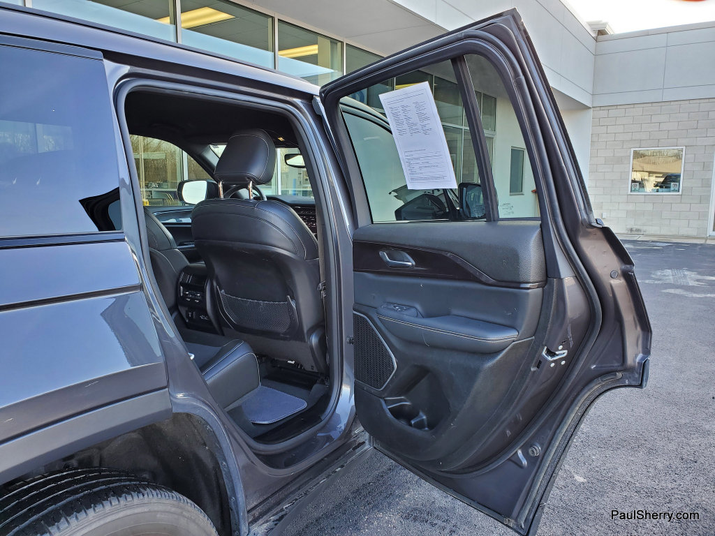 Used 2022 Jeep Grand Cherokee Altitude AWD/4WD image 36