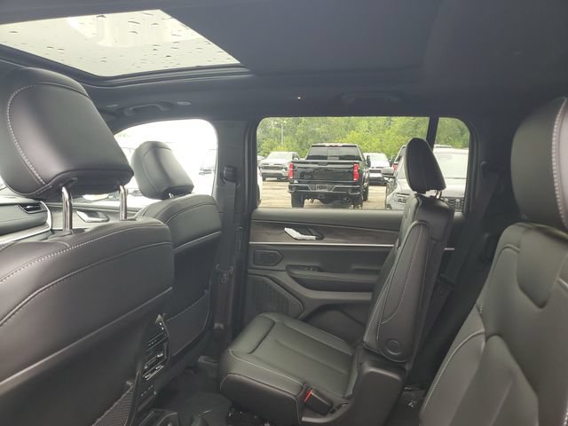 New 2026 Jeep Grand Cherokee L Limited w/ Limited Altitude Package AWD/4WD image 10