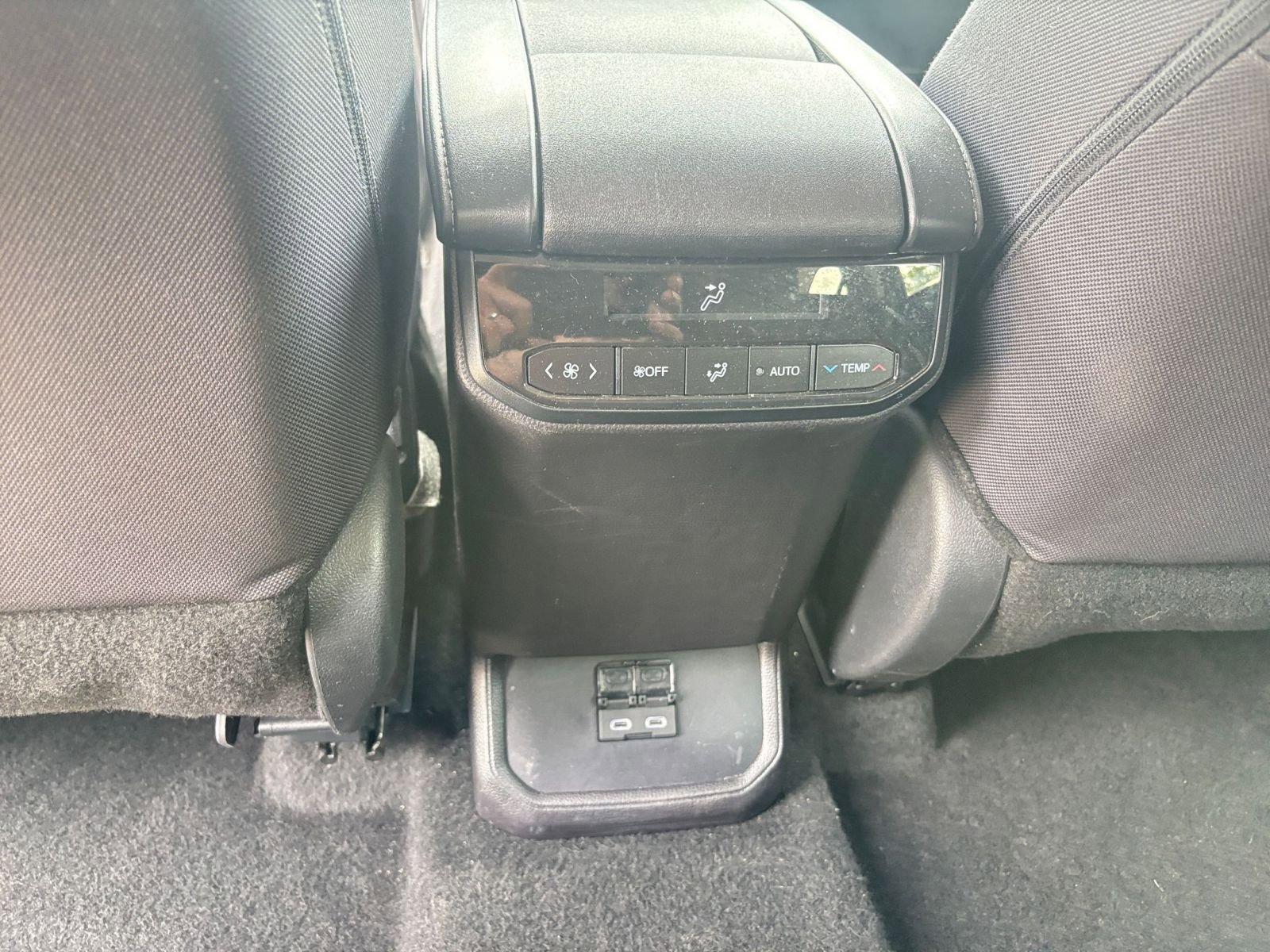 Used 2025 Toyota Highlander LE FWD image 24