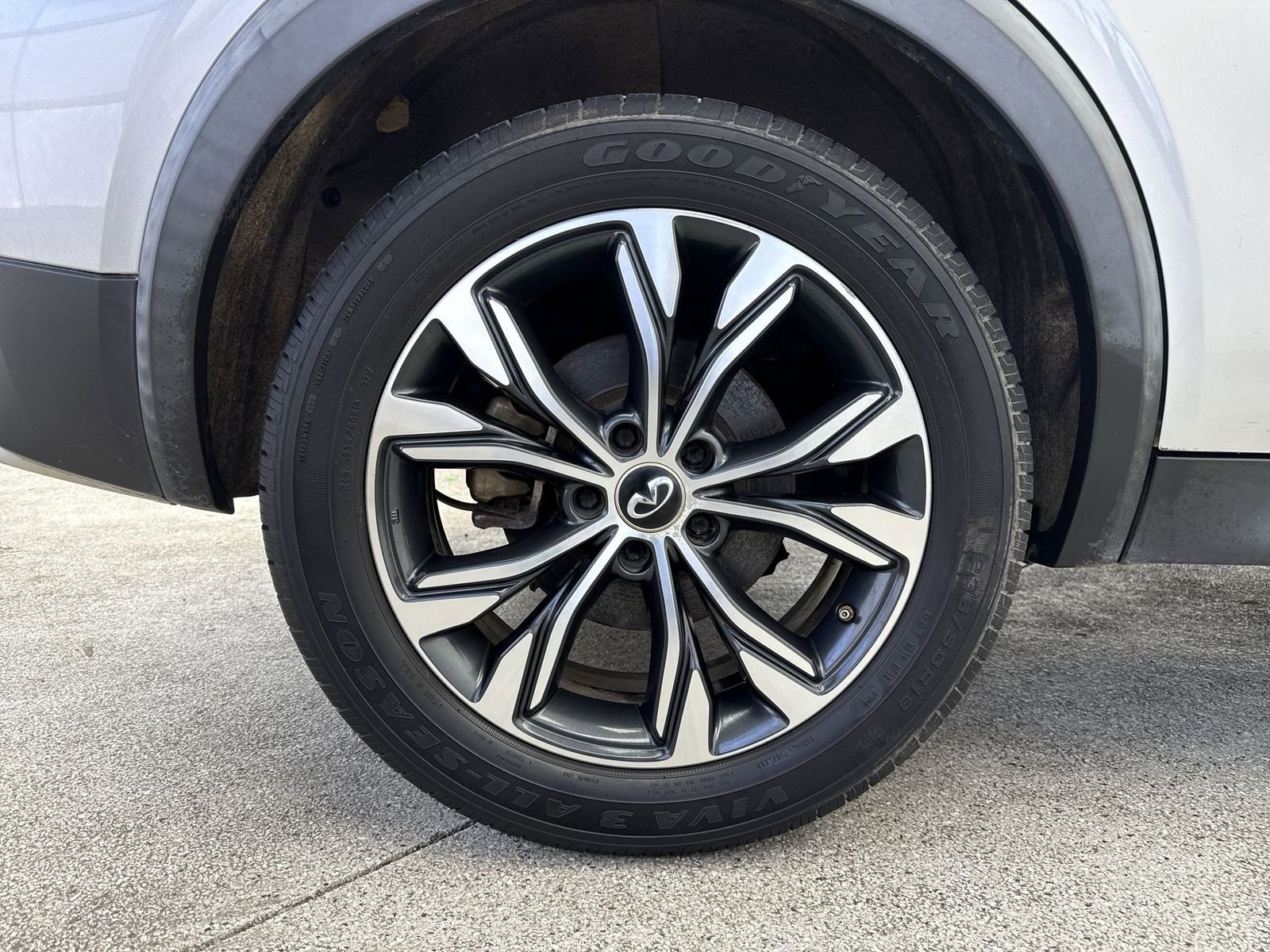 Used 2018 INFINITI QX30 Premium w/ Cargo Package image 41