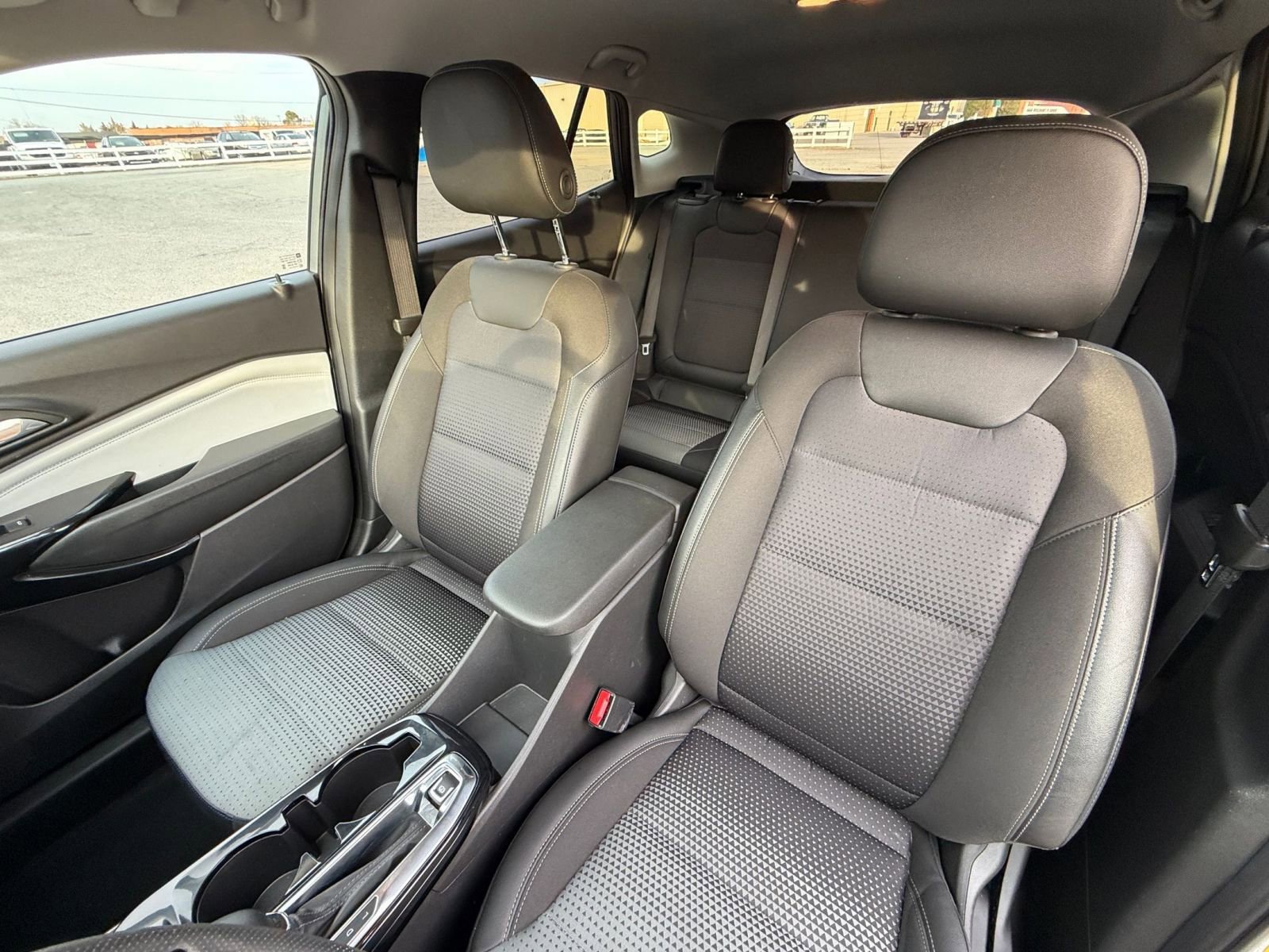 Used 2025 Chevrolet Trax LT image 34